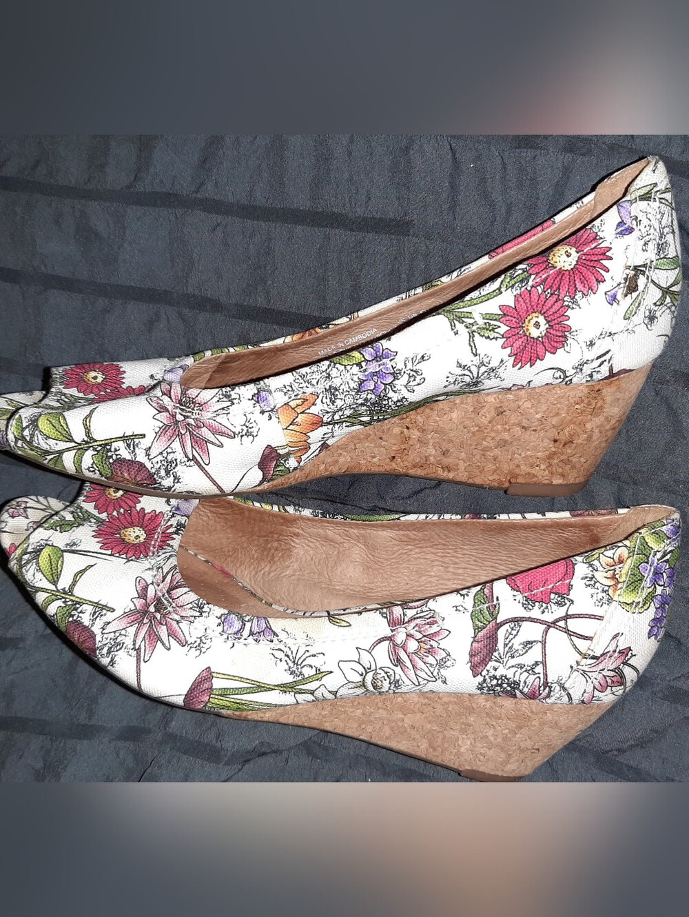 Clarks Artisan Women's White Multi Floral Peep Toe Canvas Slip-On Wedge 7.5 - Picture 3 of 7